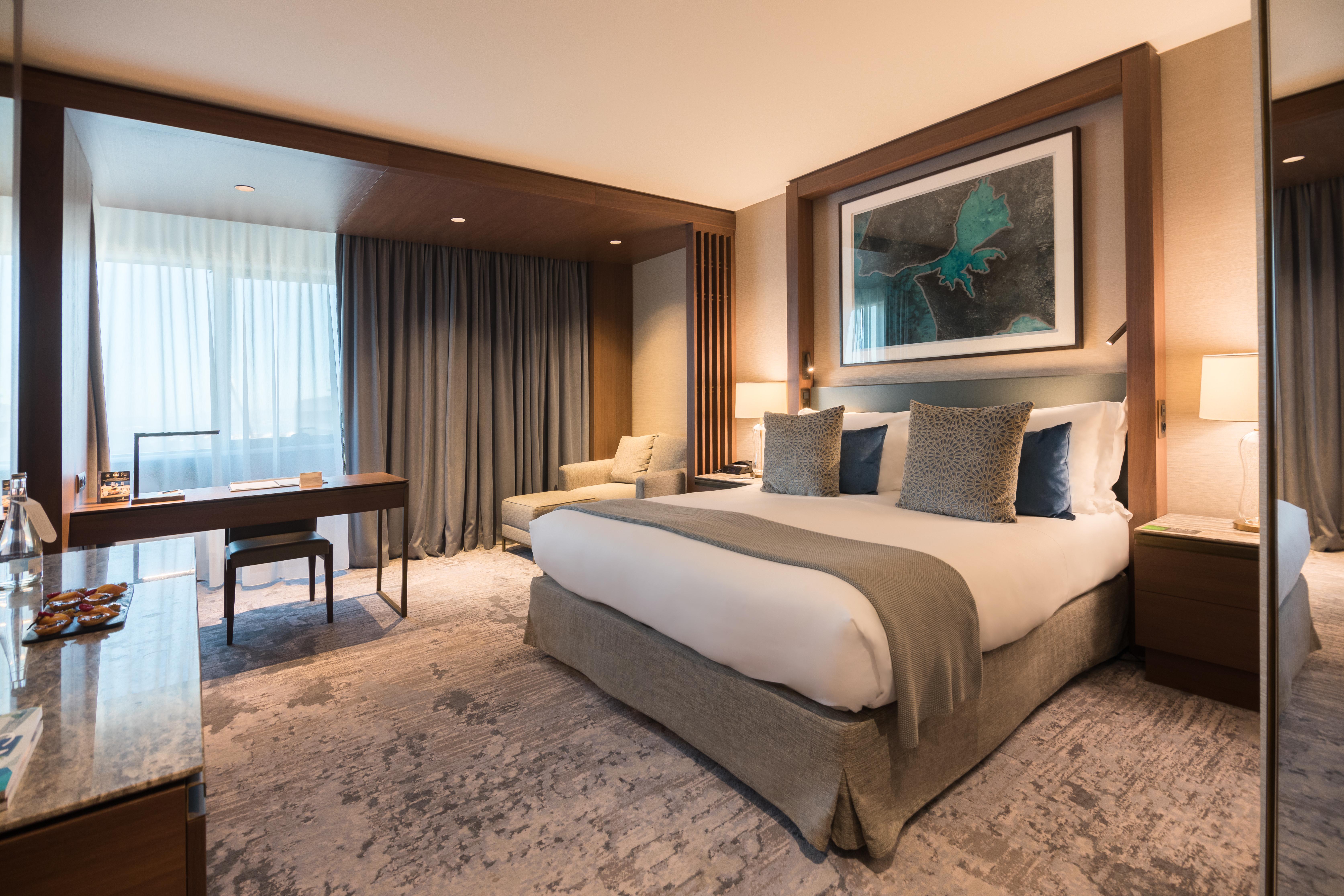 InterContinental Lisbon, an IHG Hotel Esterno foto A bedroom in the hotel