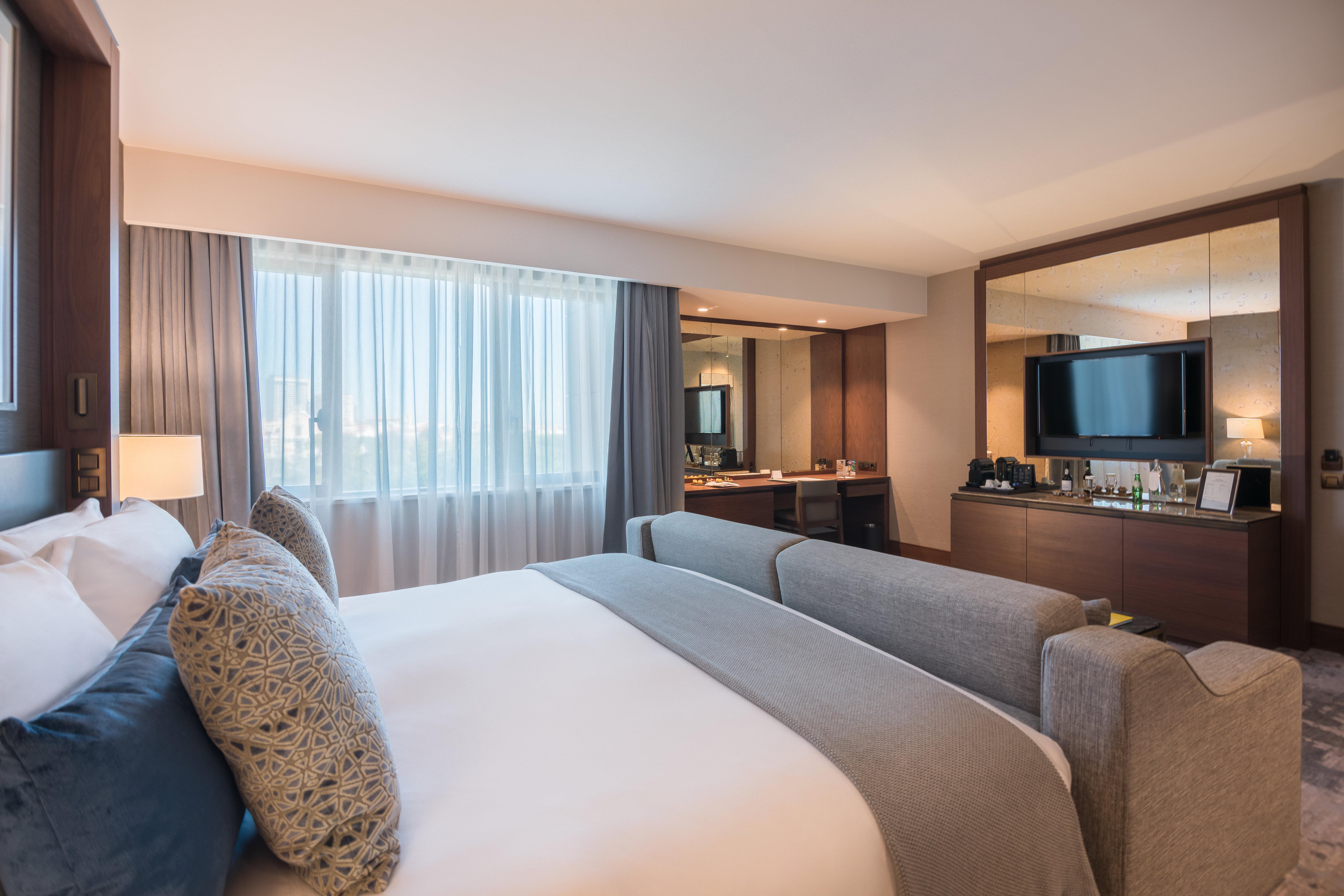 InterContinental Lisbon, an IHG Hotel Esterno foto A bedroom at the hotel