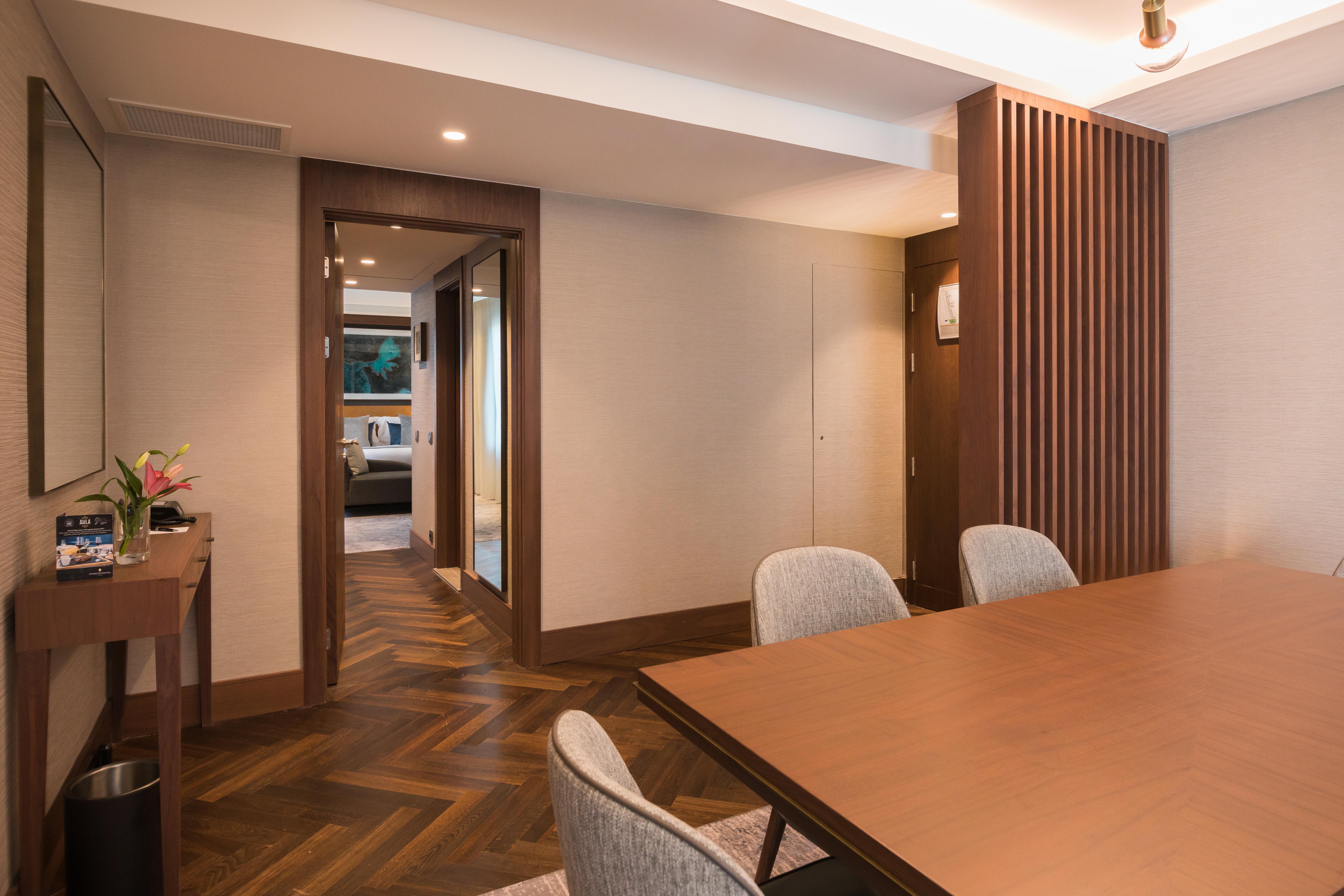 InterContinental Lisbon, an IHG Hotel Esterno foto Interior of a suite at the hotel