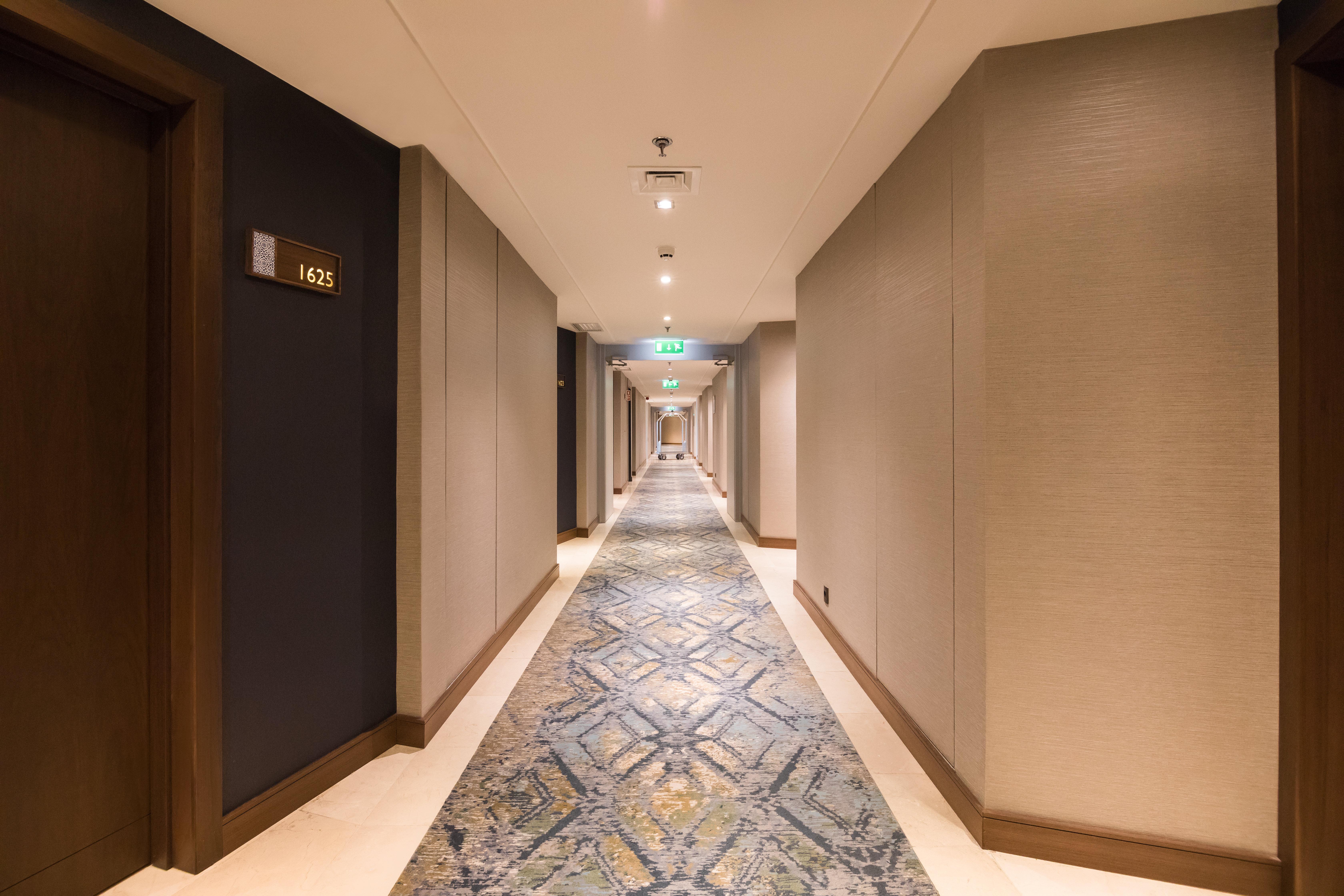 InterContinental Lisbon, an IHG Hotel Esterno foto A corridor at the hotel