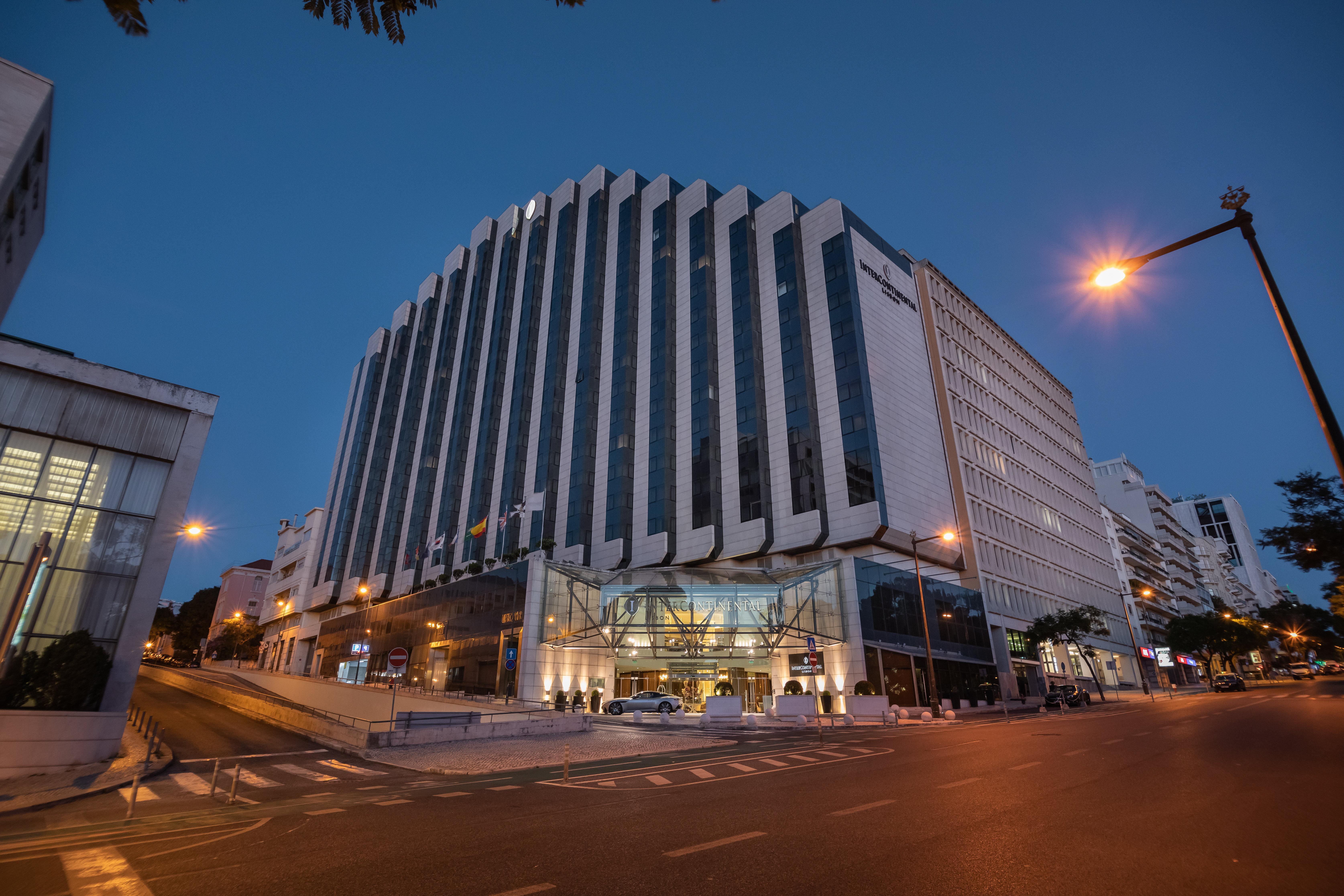 InterContinental Lisbon, an IHG Hotel Esterno foto The main building of the University of Patras